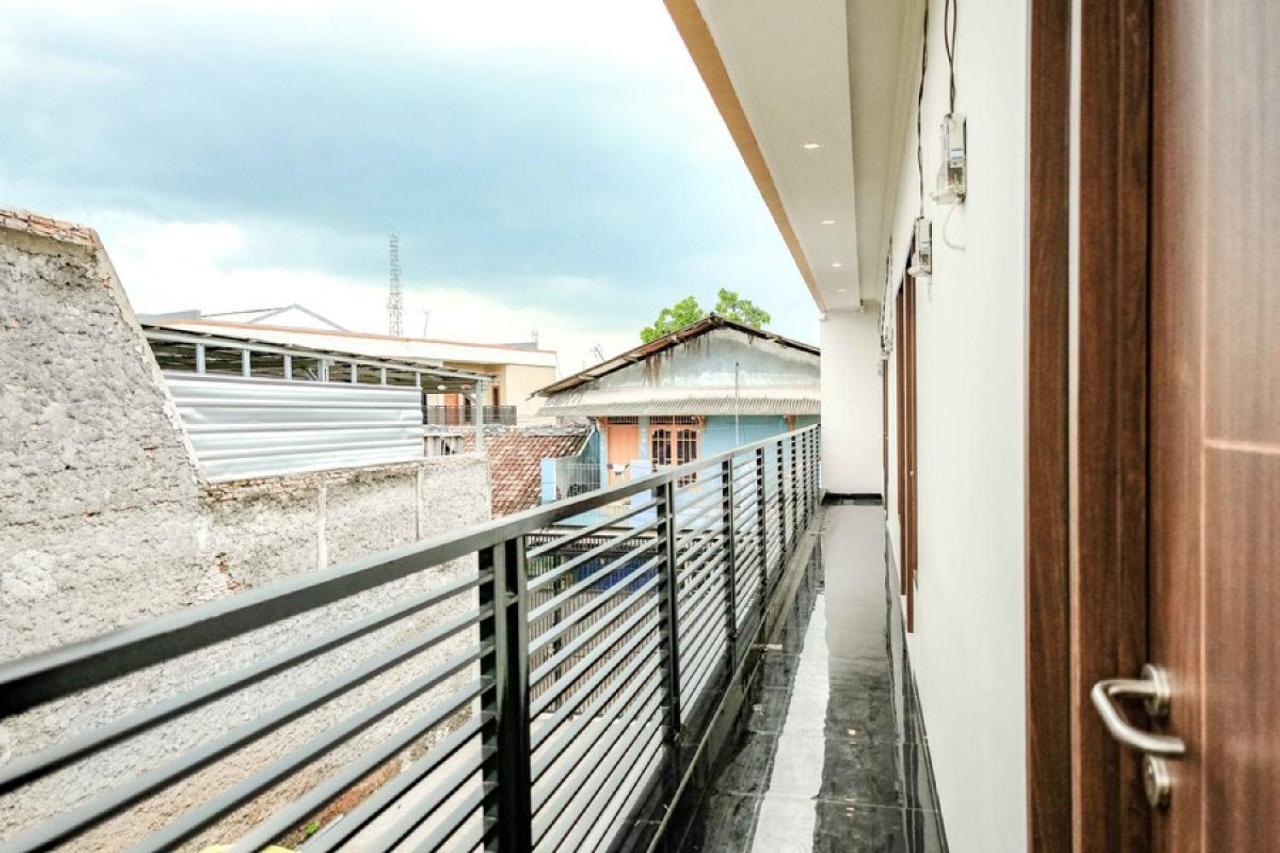 Rudi Rooms Near Stasiun Cikarang Mitra Reddoorz Tegalgede Bagian luar foto